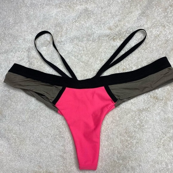 Beach Bunny Bronze Cheeky Bottom Black Pink - Picture 2 of 7